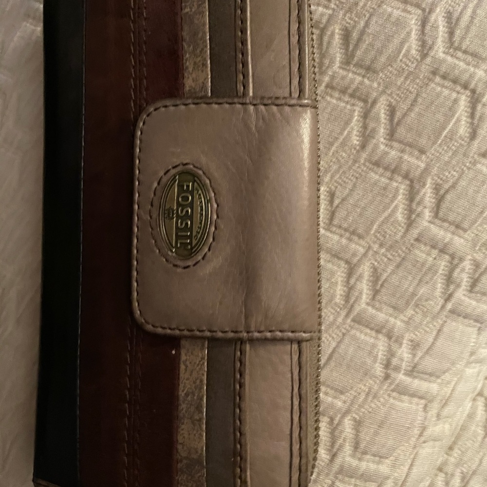 Lovely Fossil Wallet Neutral Metallic Gorgeous Color Pallet. - Picture 9 of 14